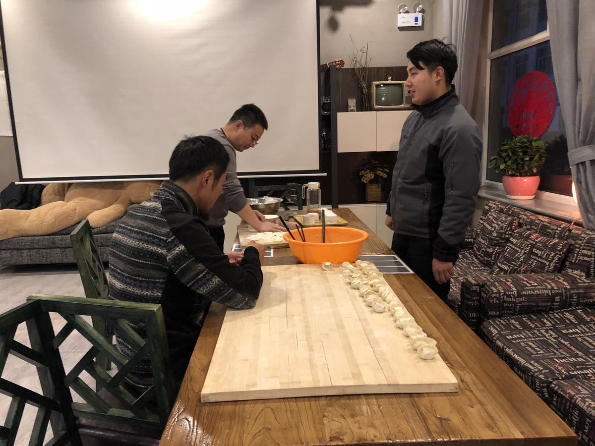 Lantern Hotel Hohhot Bagian luar foto